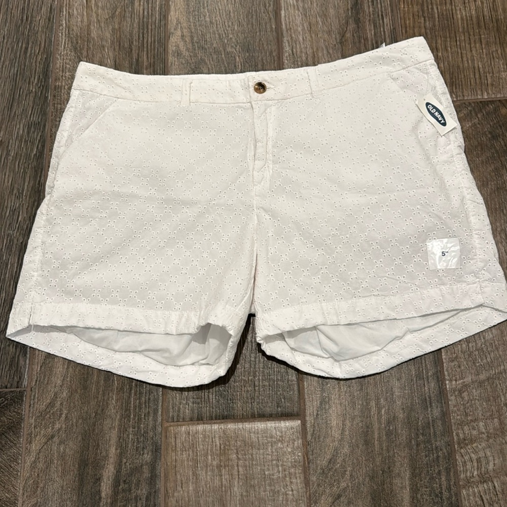 Old Navy white eyelet shorts - size 18